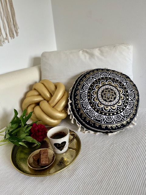 Jastuk za meditaciju Crno zlatna mandala