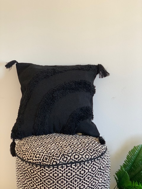 Jastuk boho rustik tapiserija pruge crni