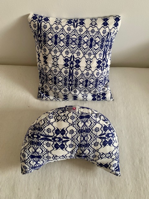 Polumesec jastuk za meditaciju Ikat dezen