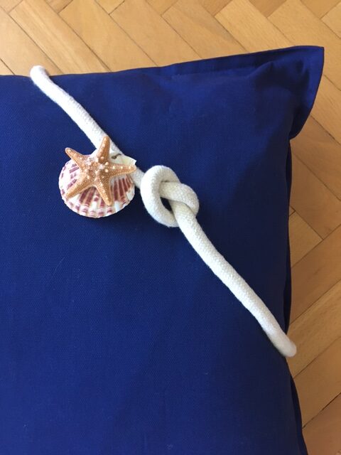 Ukrasni pamučni jastuk Plavi sa mornarskim čvorom