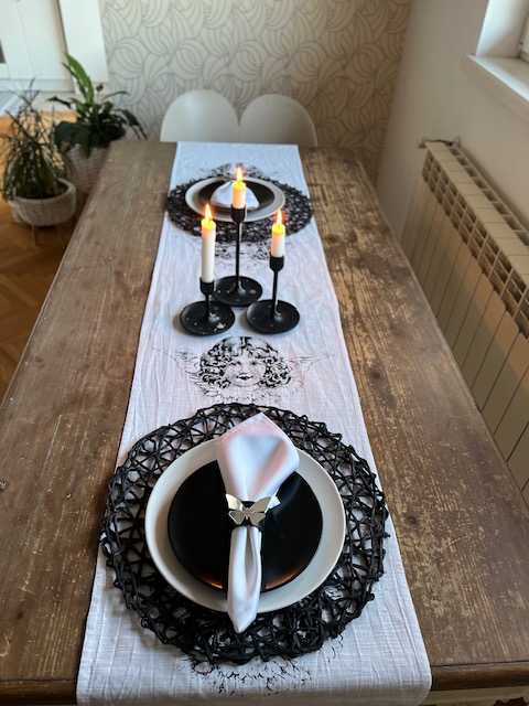 Beli pamučni raner za centar stola Andjeli