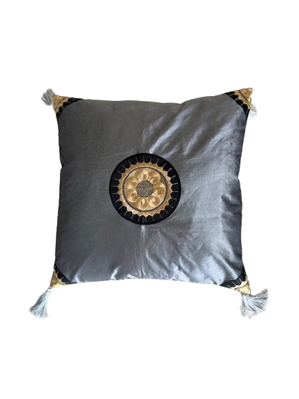 Deko jastuci od kineske svile sa zlatnim vezom