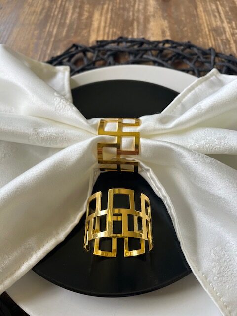 Metalni prstenovi za salvete zlatni Antika