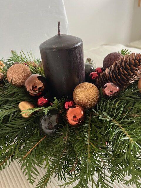 Aranžman od svežih četinara Novogodišnji braon