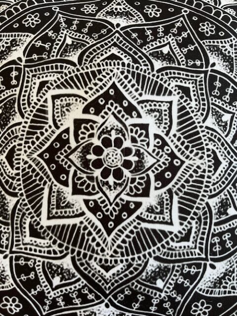 Jastuk za meditaciju i dekoraciju Crno bela mandala