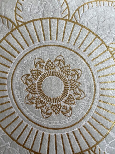 Jastuk za dekoraciju i meditaciju zlatno bež