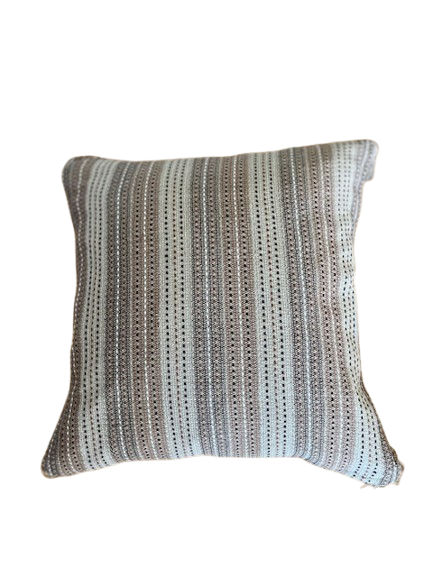 Jastuk lešnik braon pruge sa boho kićankama