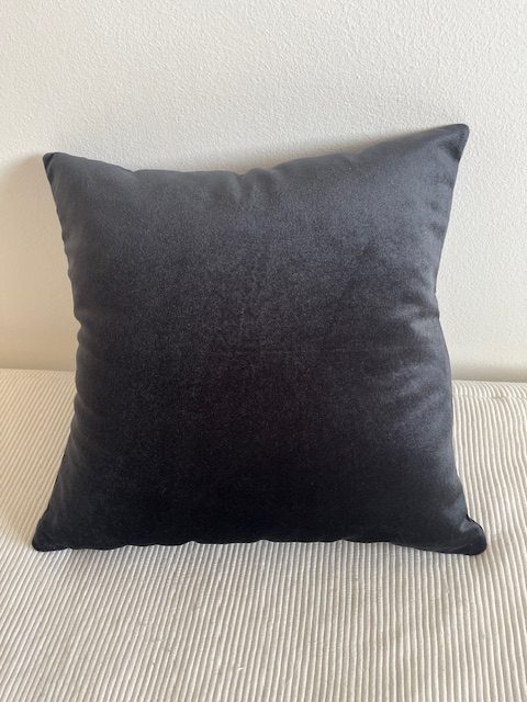 Deko jastuk Crna Dama sa biserima